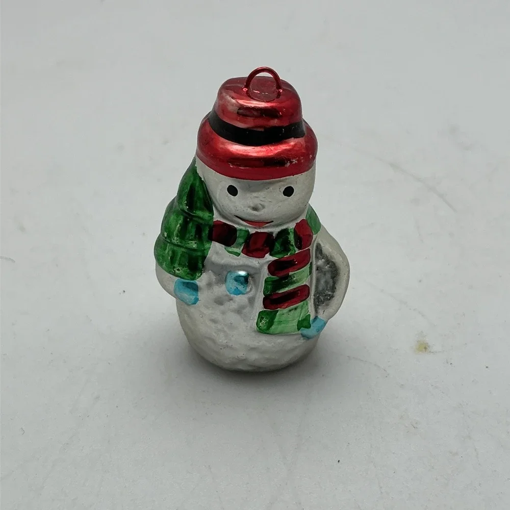 Small Lot of‎ 8 Vintage Christmas Santas and Ornaments